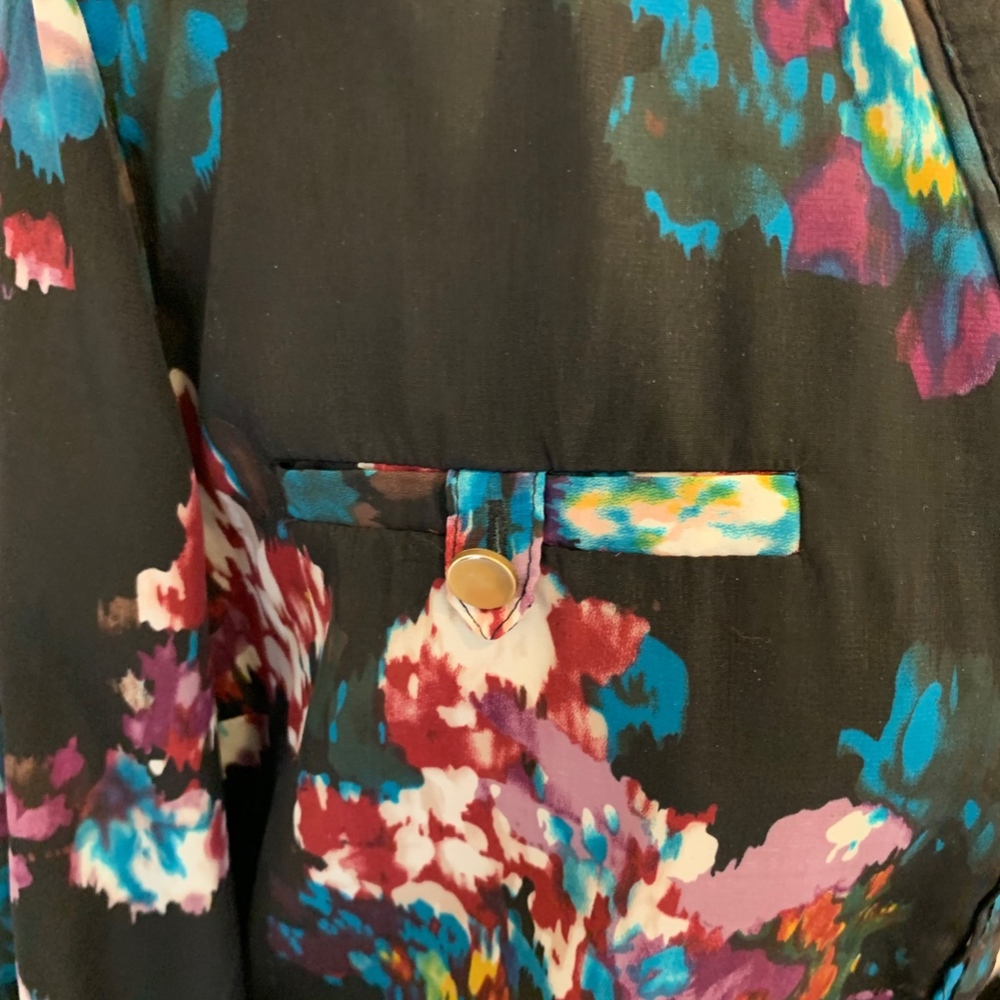 Bundle - Beautiful Button-Down Shirt in Floral Print - EUC - Picture 3 of 6